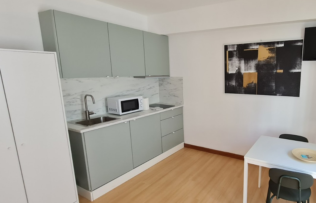 Cozinha compacta mobilada — Porto