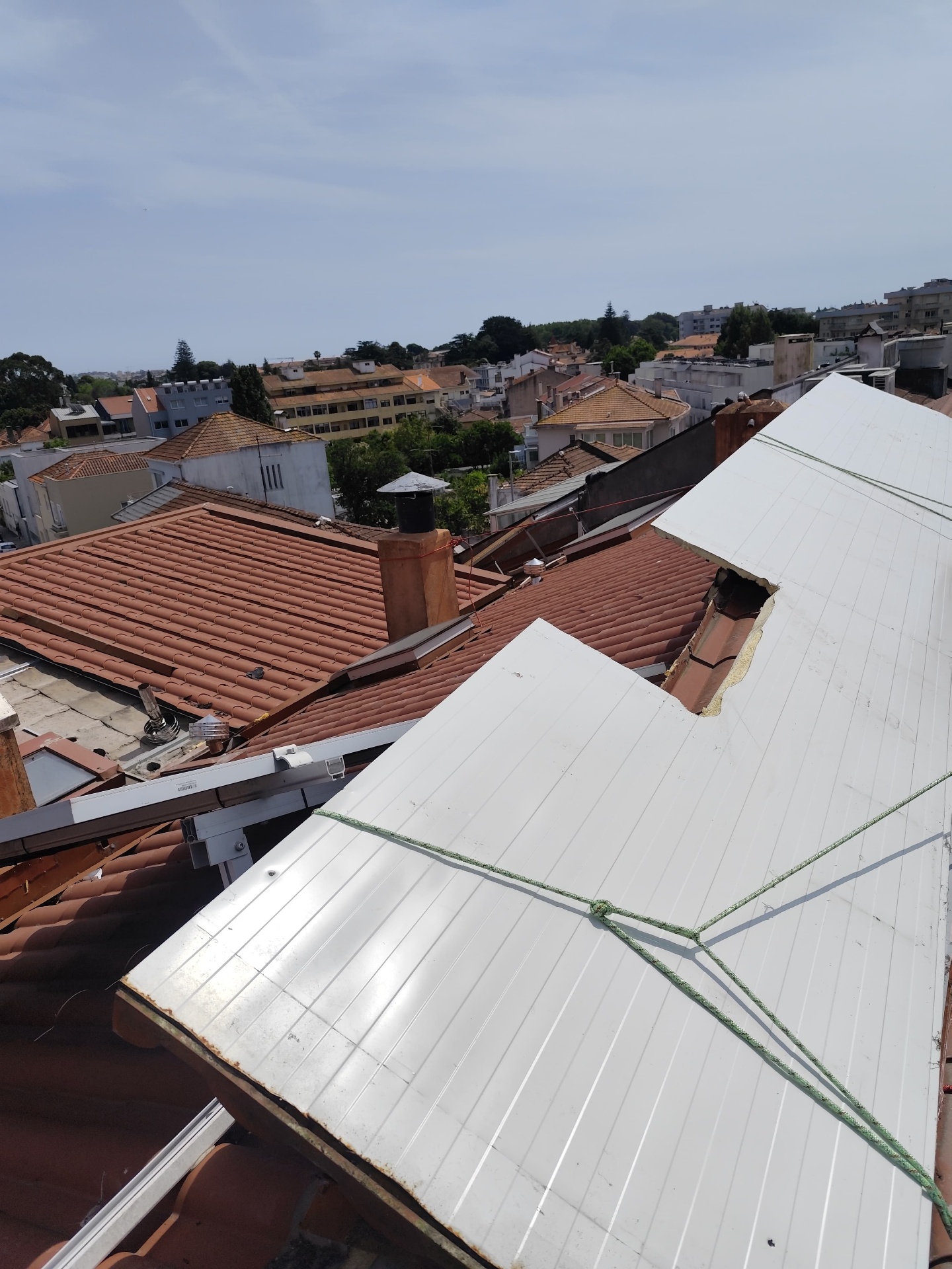 Renovação e isolamento de cobertura em telha — Porto